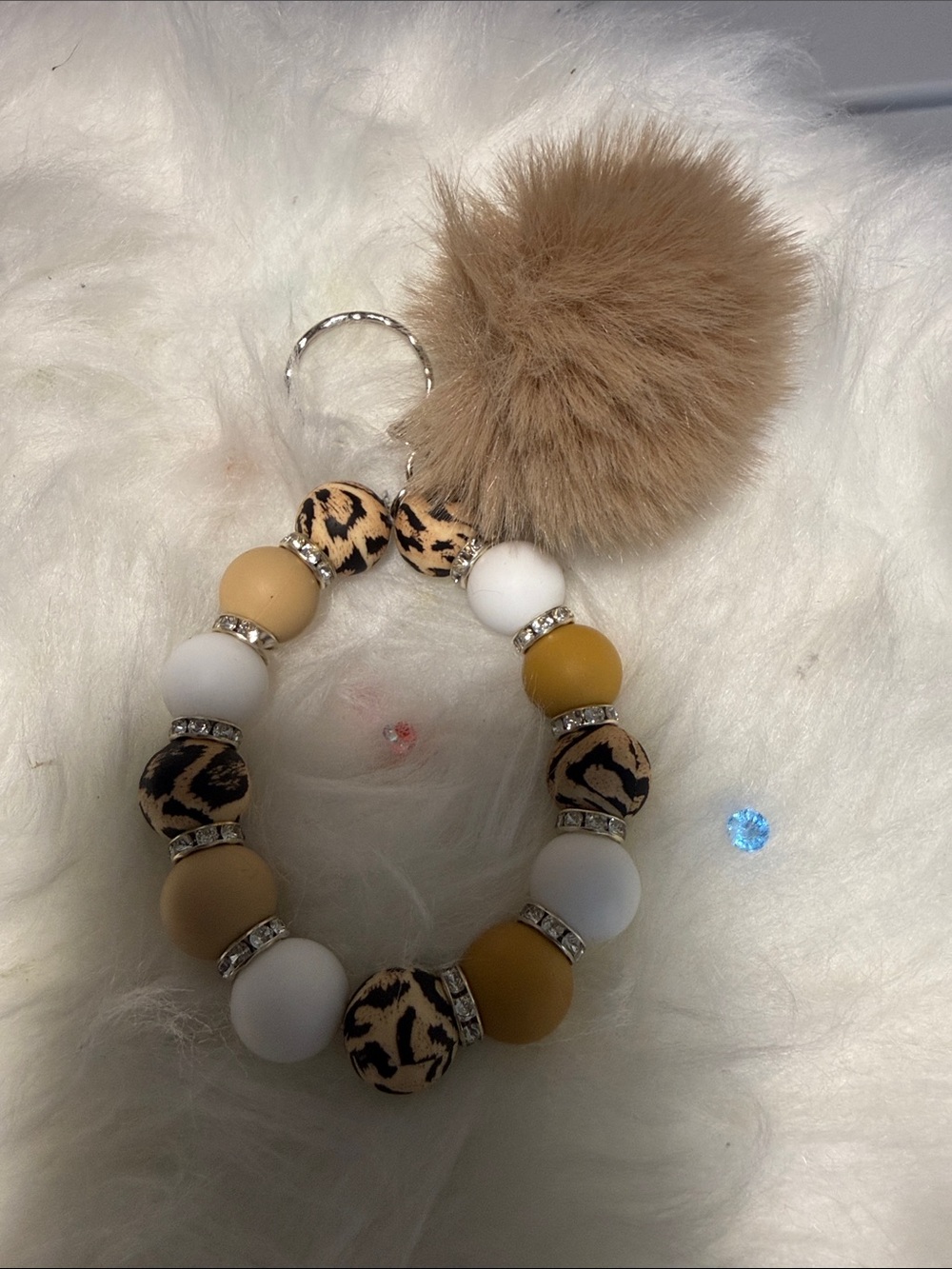 Leopard Bead Pom Keychain Bracelet - Brown & White